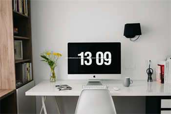 一行人都愣住了，脸上瞬间写满了担忧和焦虑。走在东新巷上，夕阳的光线斜拉下来，把他们的影子拉得好长好长。张启没想到项韬会有癌症，一个平时极为健康的年轻人怎么会得这种病？ 第1张